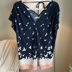 MAX STUDIO geometric short sleeve navy blouse with cream and light pink